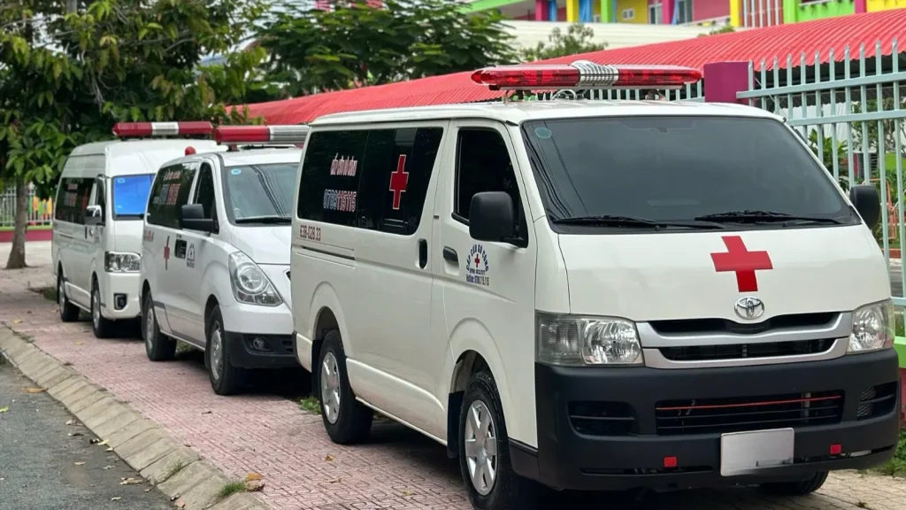 Thuê xe cấp cứu và nhân viên y tế trực sự kiện ca nhạc, thể thao pickleball – đá bóng, Teambuilding-SĐT: 0823.442.115